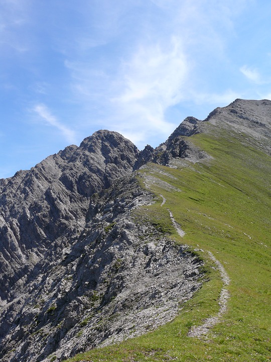 montagne à proximité autour de moi